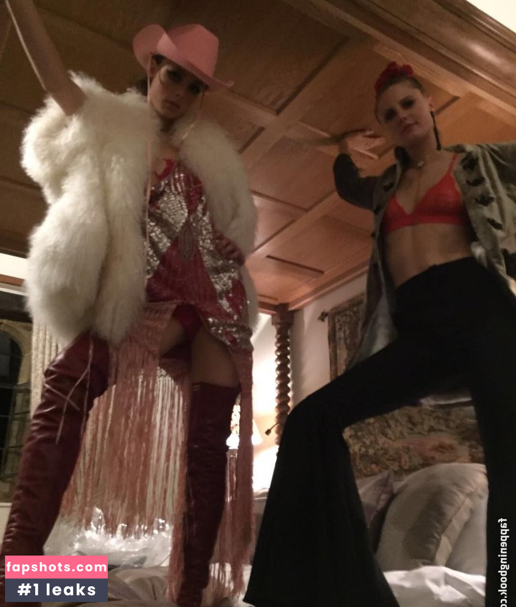 Edie Campbell gallery photo #19