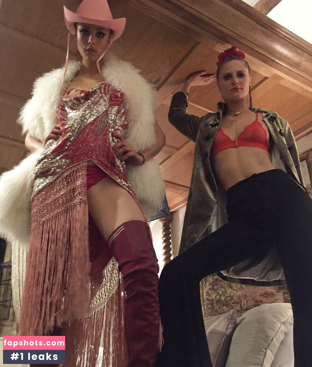 Edie Campbell gallery photo #20