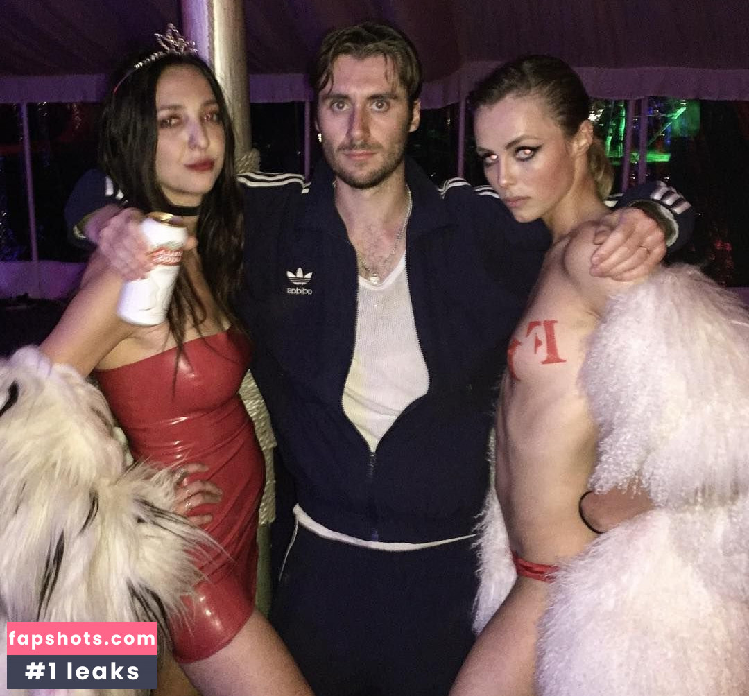 Edie Campbell gallery photo #23