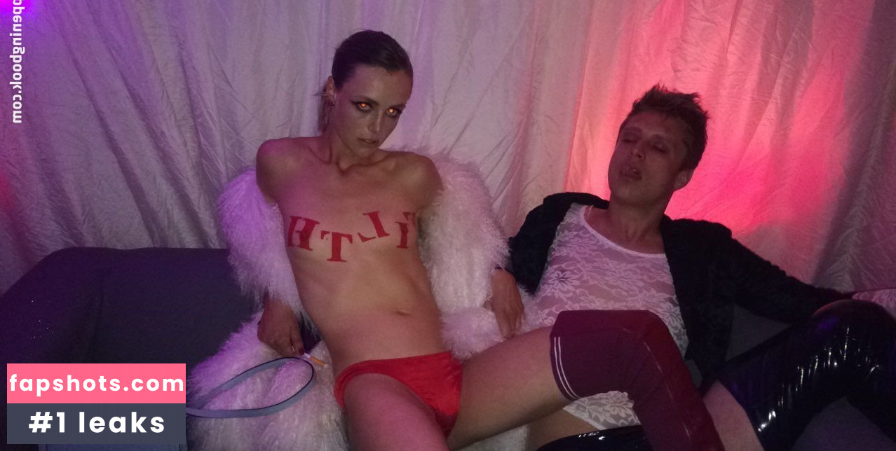 Edie Campbell gallery photo #33