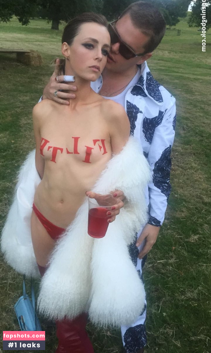 Edie Campbell gallery photo #41