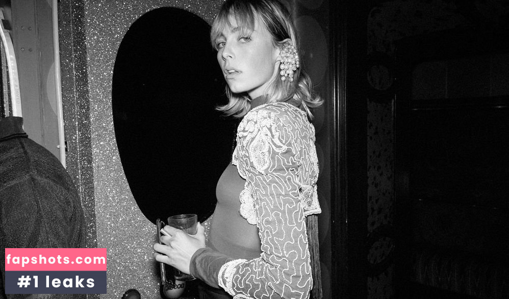 Edie Campbell gallery photo #54