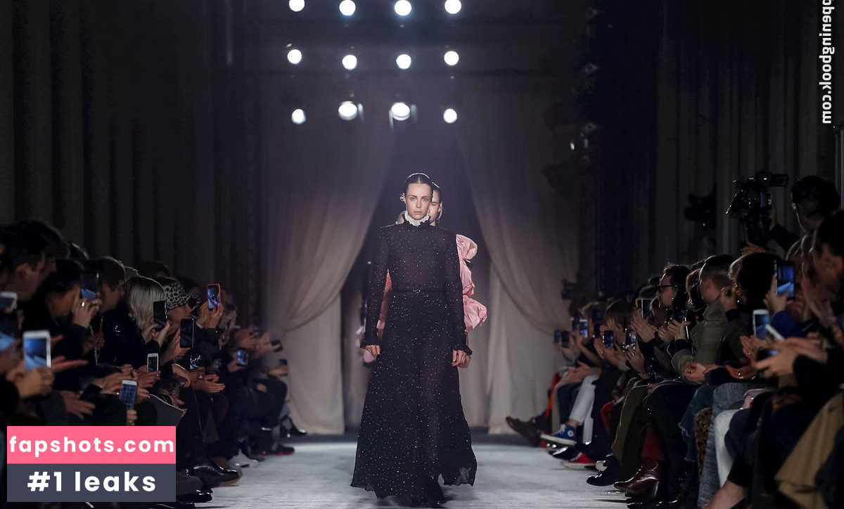 Edie Campbell gallery photo #60