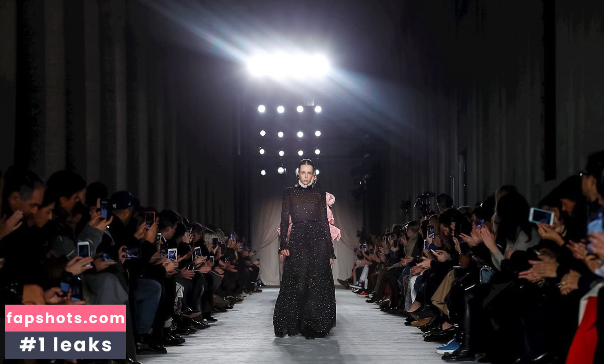 Edie Campbell gallery photo #61