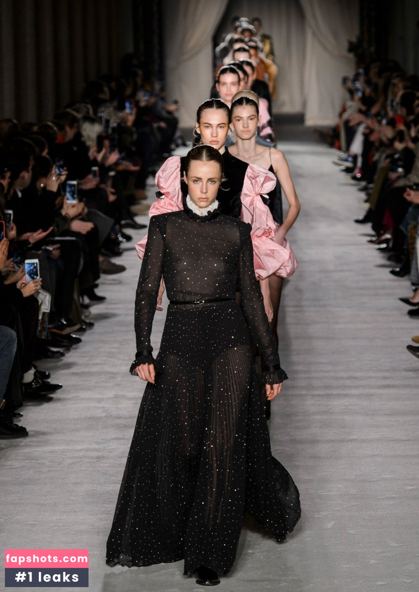 Edie Campbell gallery photo #62