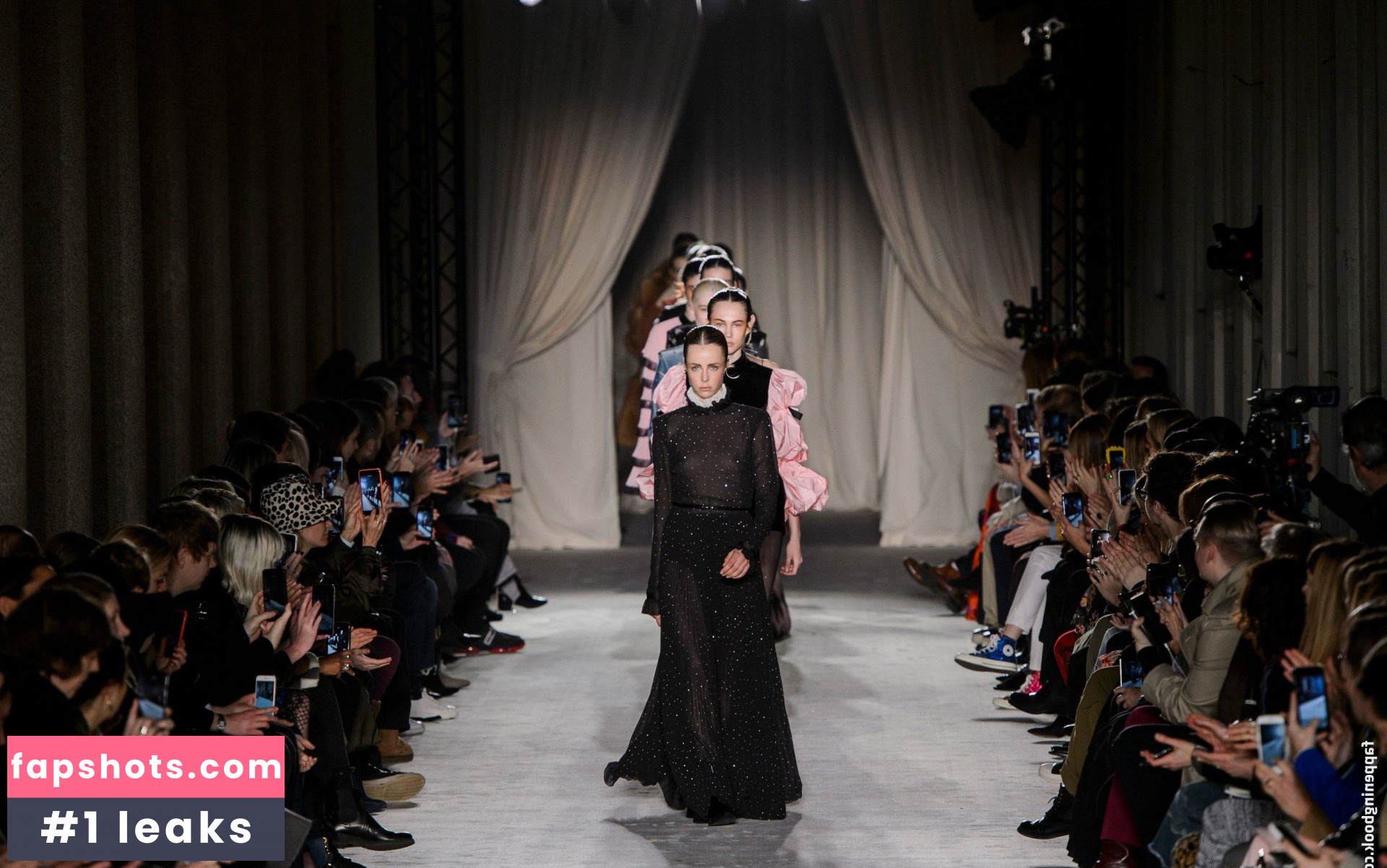 Edie Campbell gallery photo #63