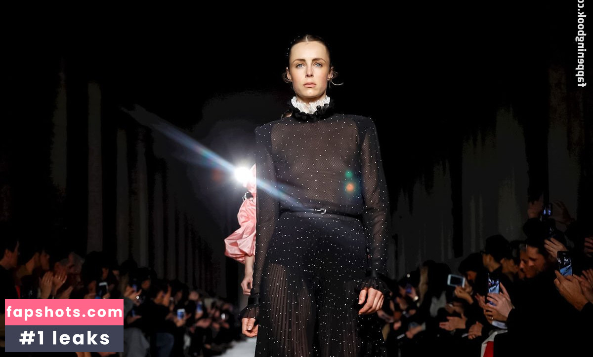 Edie Campbell gallery photo #64