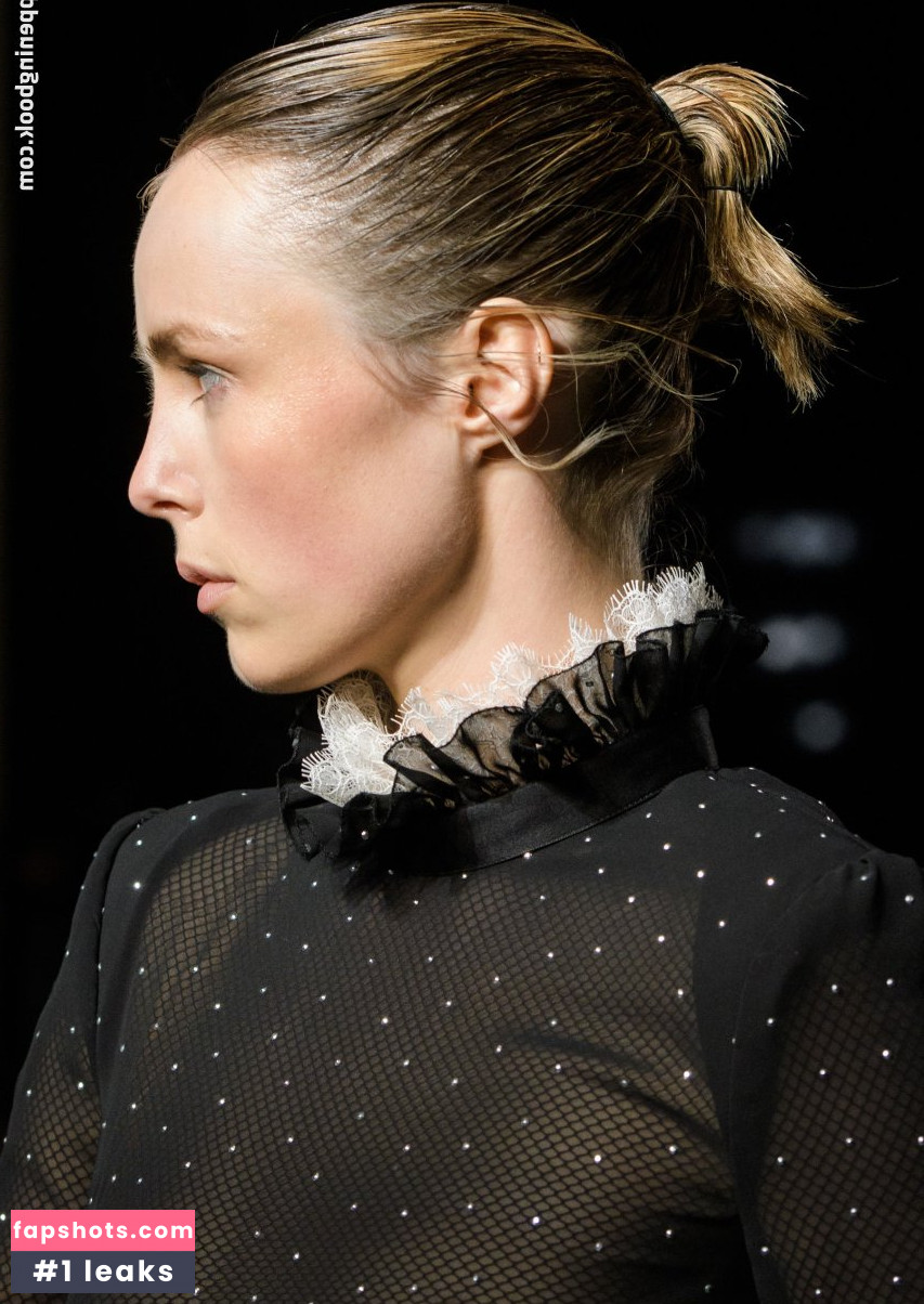 Edie Campbell gallery photo #65