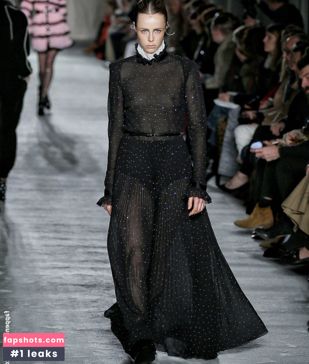 Edie Campbell gallery photo #68