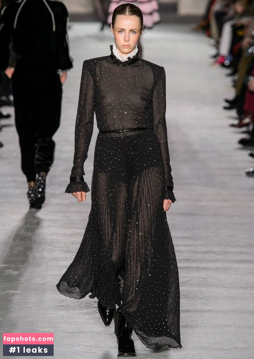 Edie Campbell gallery photo #69