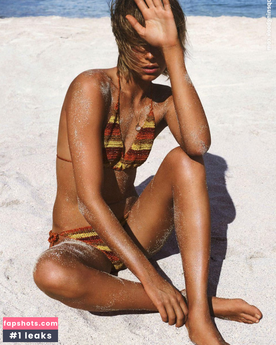 Edie Campbell gallery photo #80