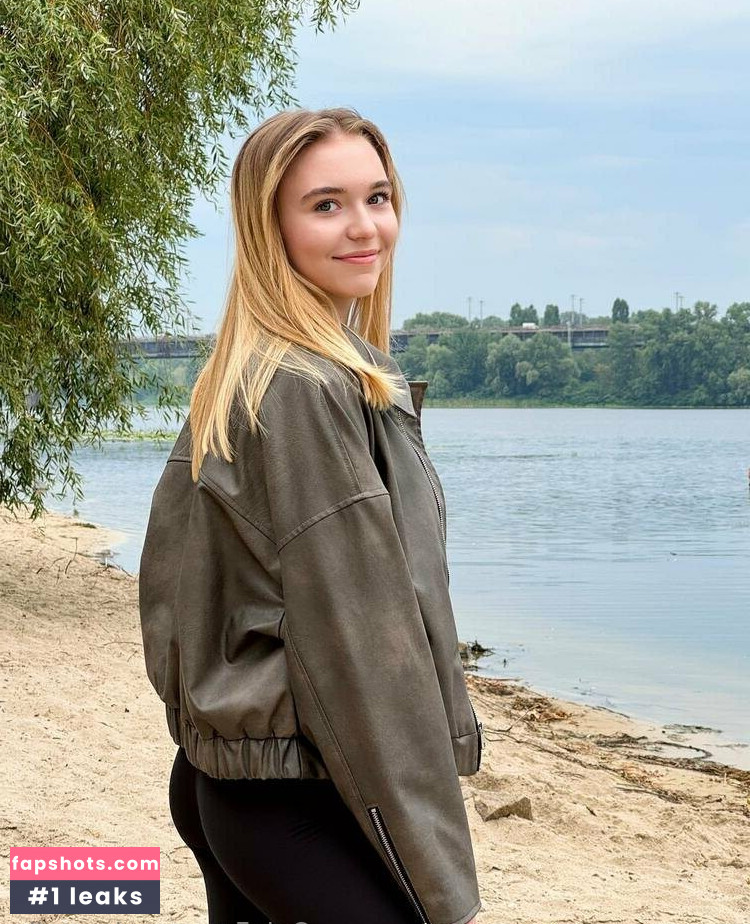 eeemily gallery photo #13