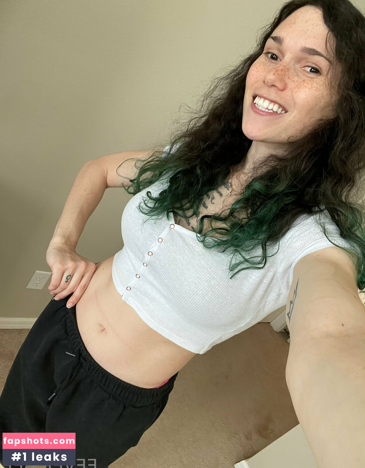 Eevee Bee nude babe gallery