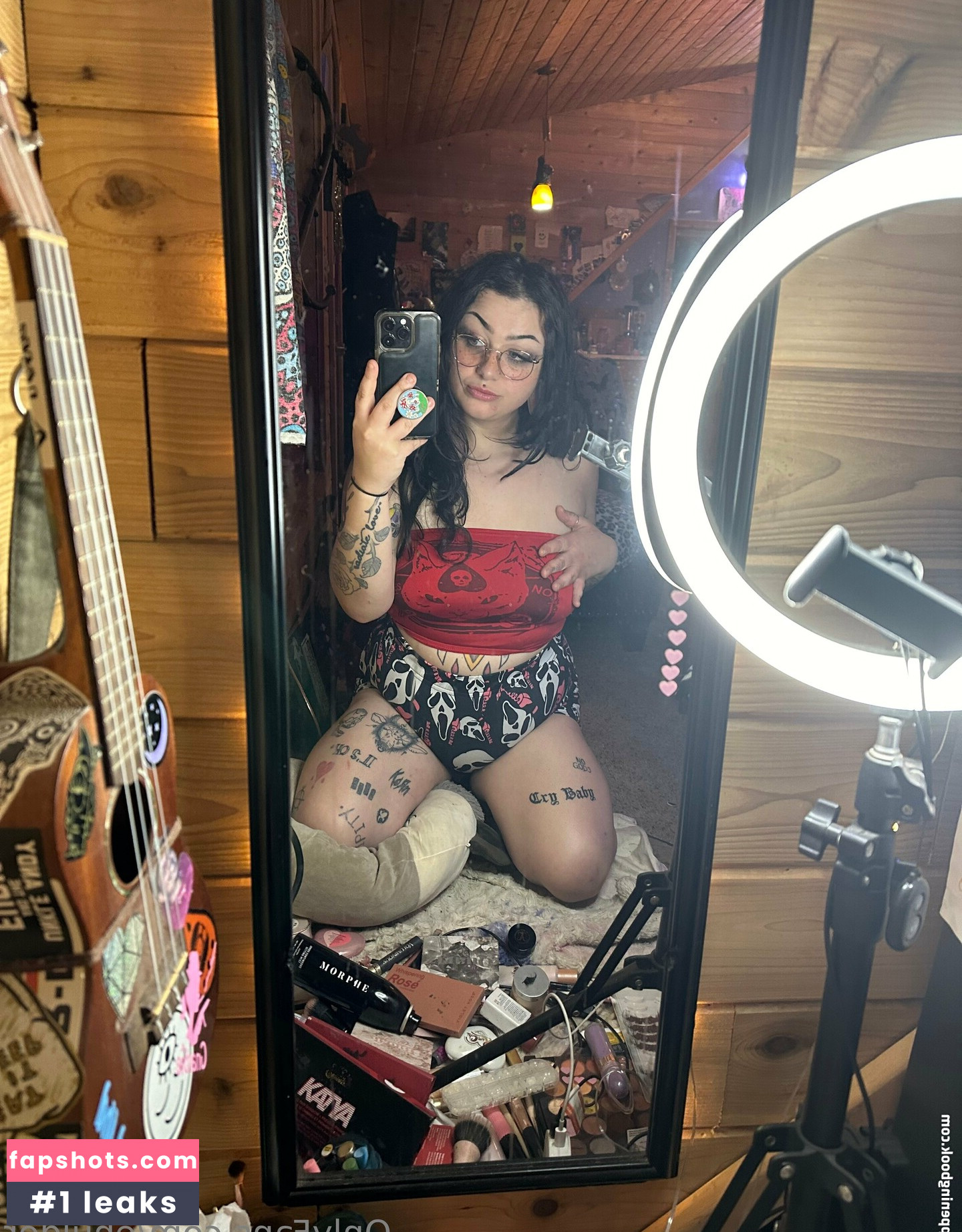 ehulder nude babe gallery