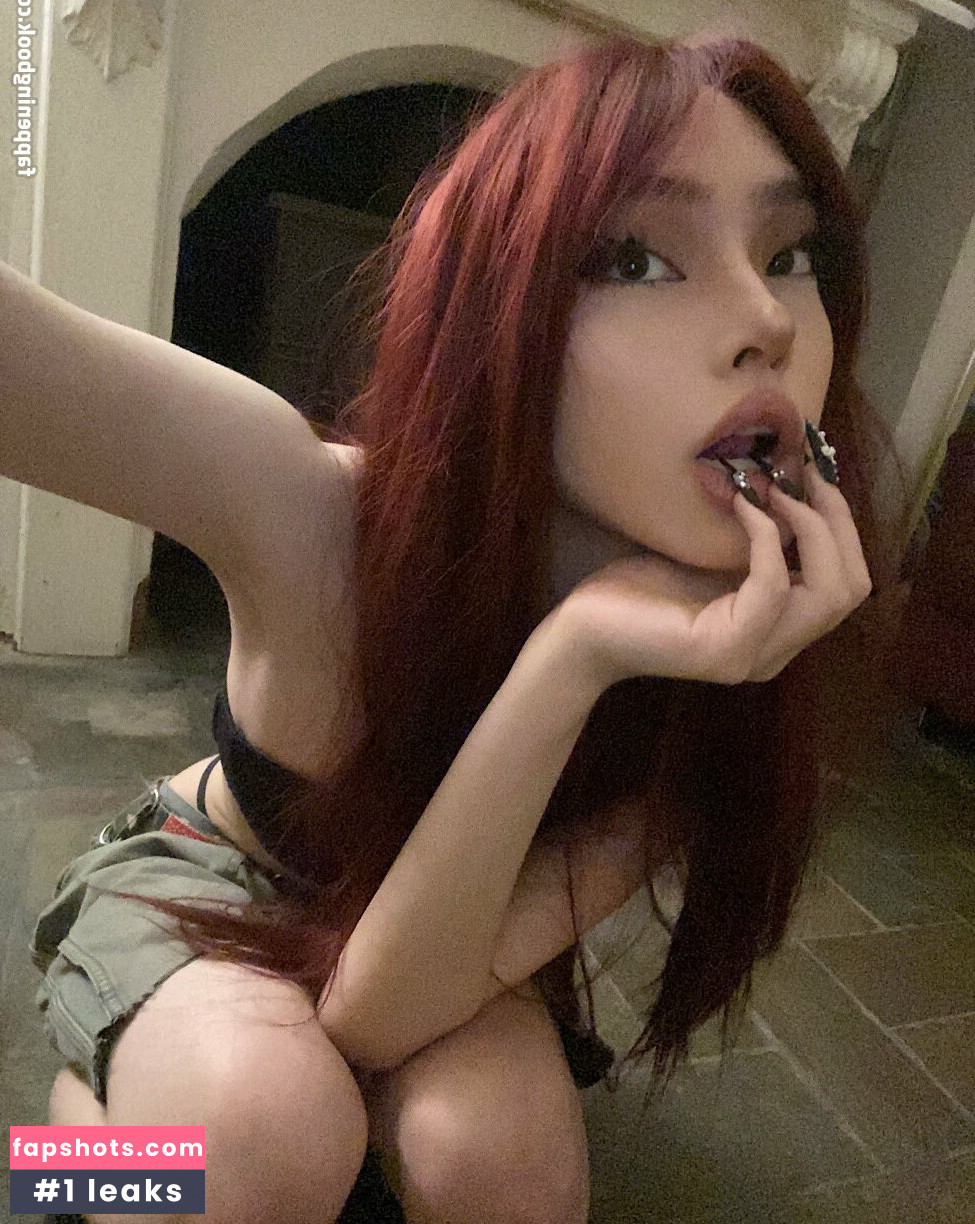 Eieniffy nude babe gallery