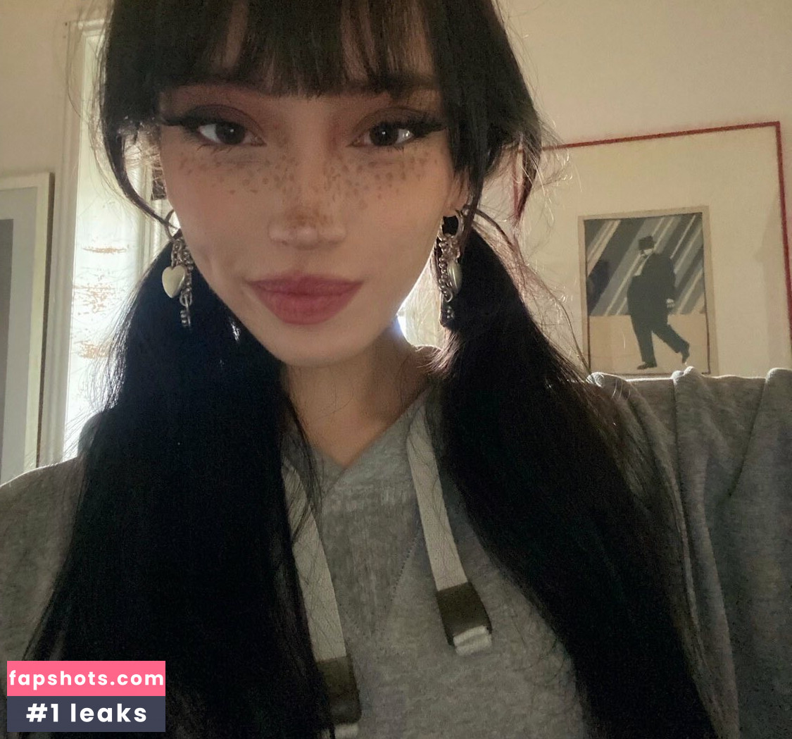 Eieniffy gallery photo #7