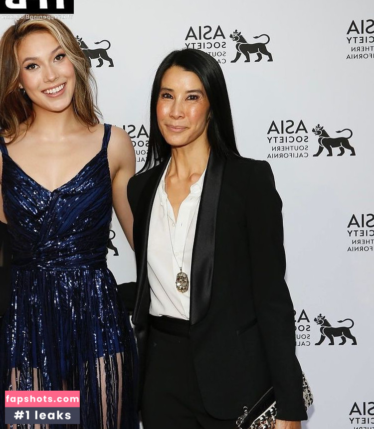 Eileen Gu gallery photo #17