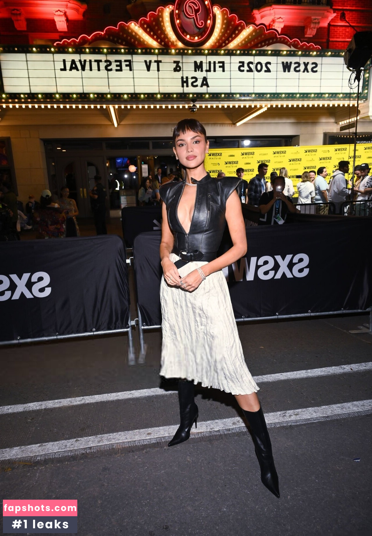 Eiza González gallery photo #106