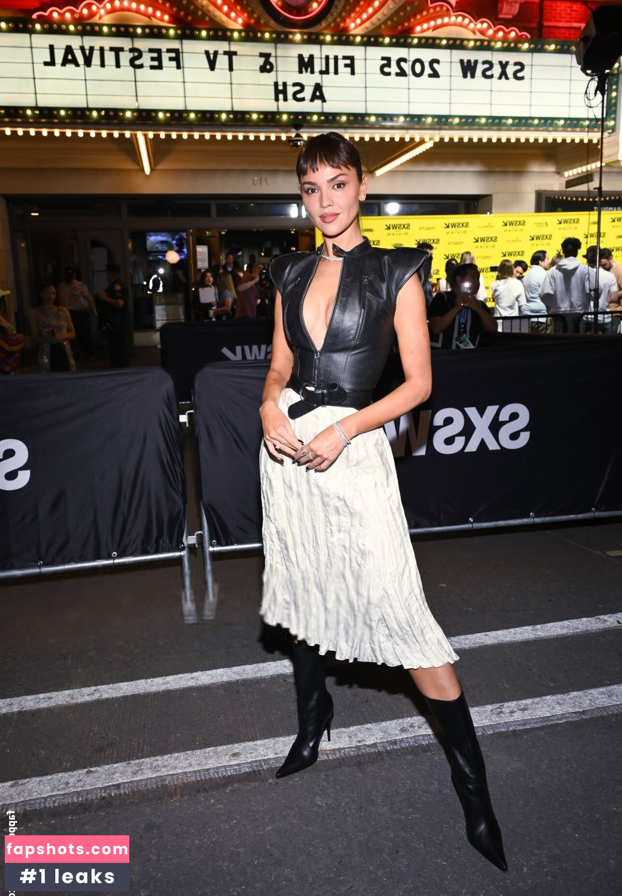 Eiza González gallery photo #112