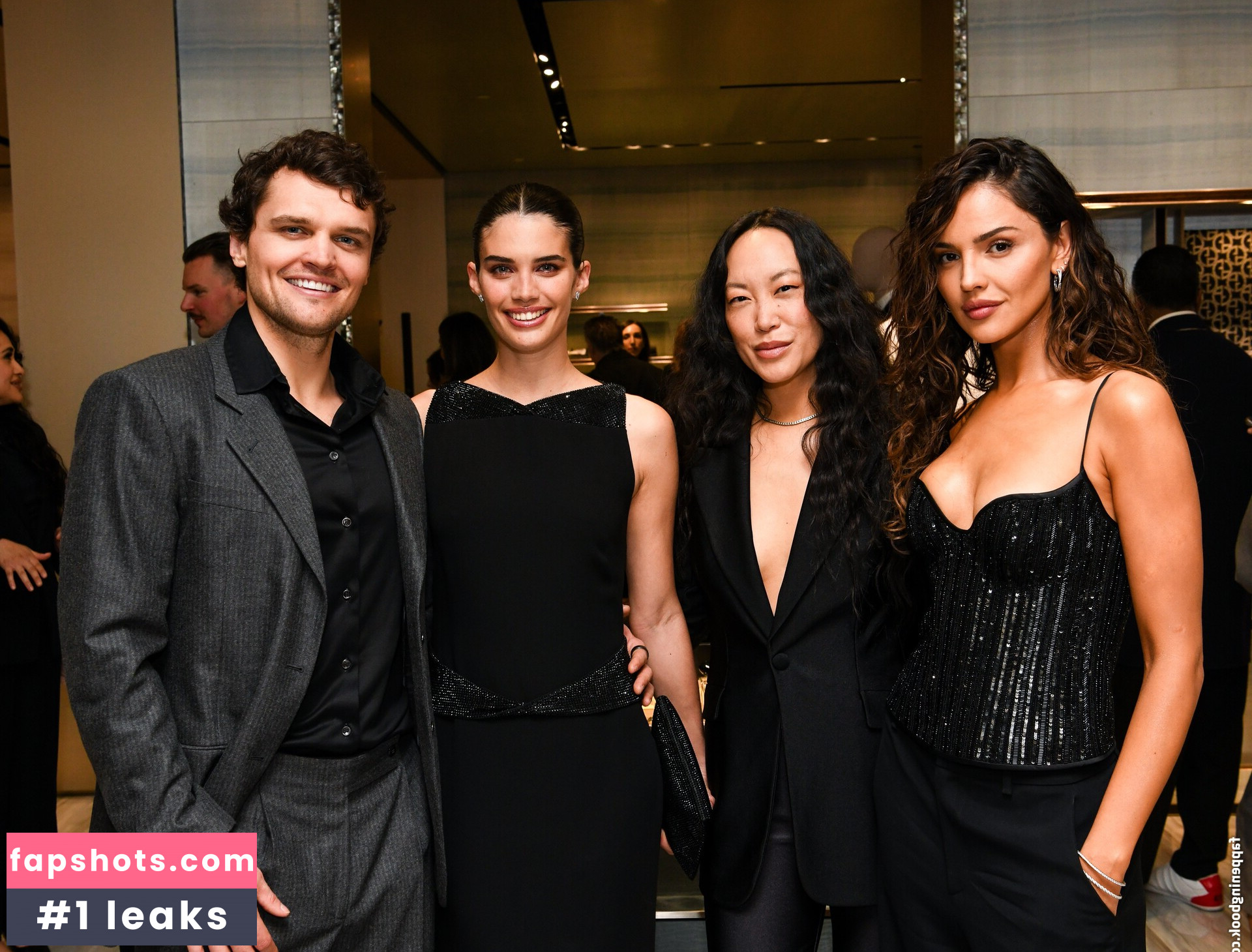 Eiza González gallery photo #120