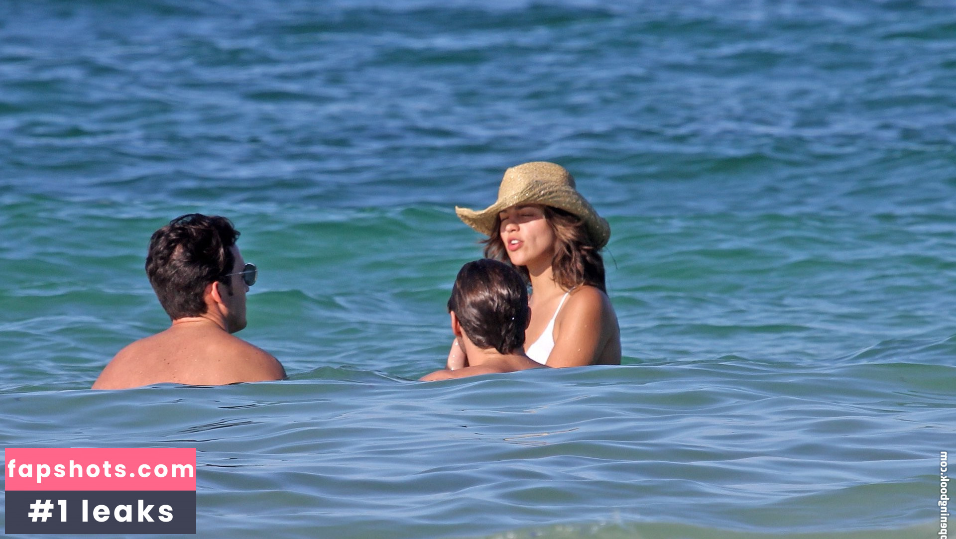 Eiza González gallery photo #1369