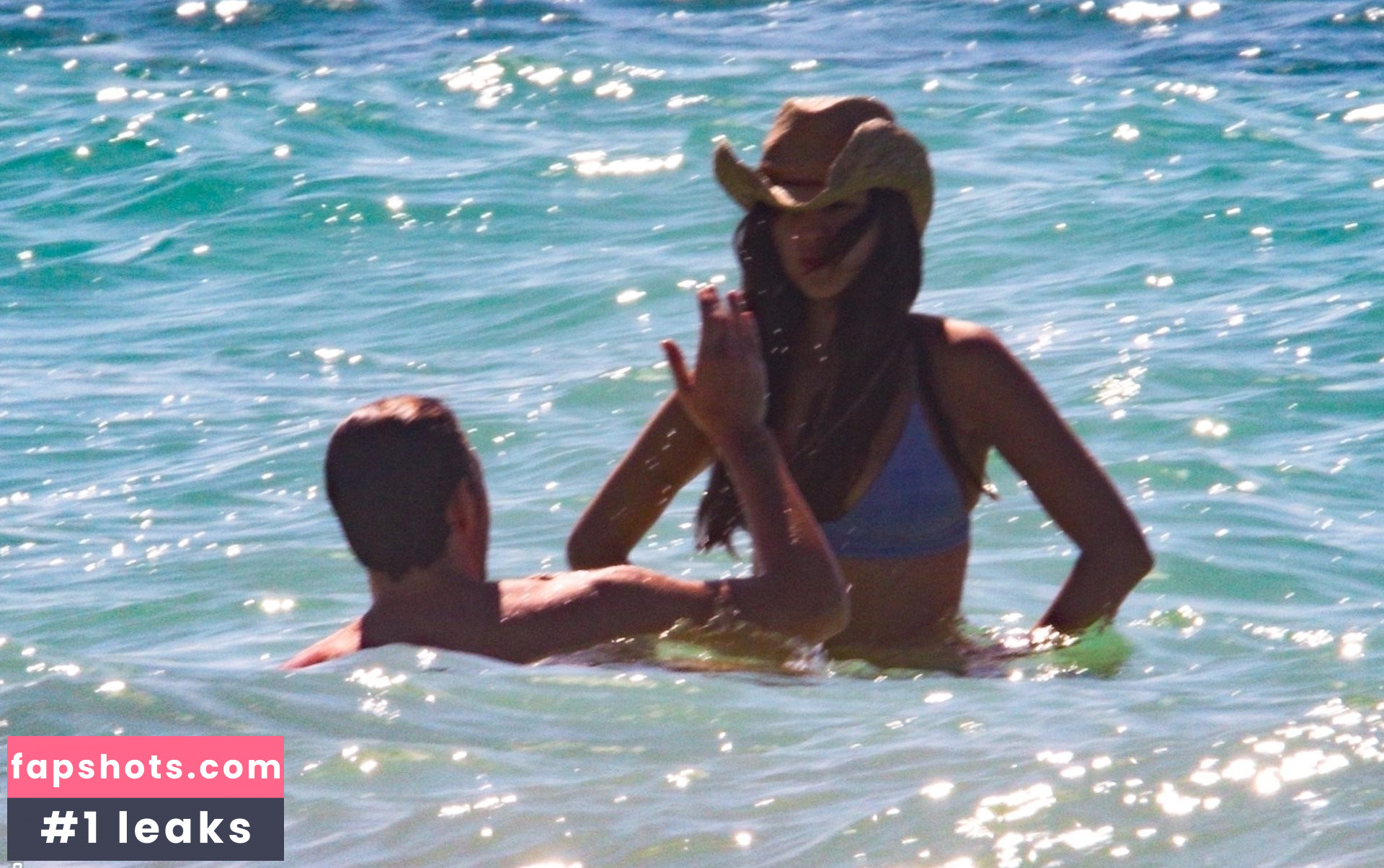 Eiza González gallery photo #1378