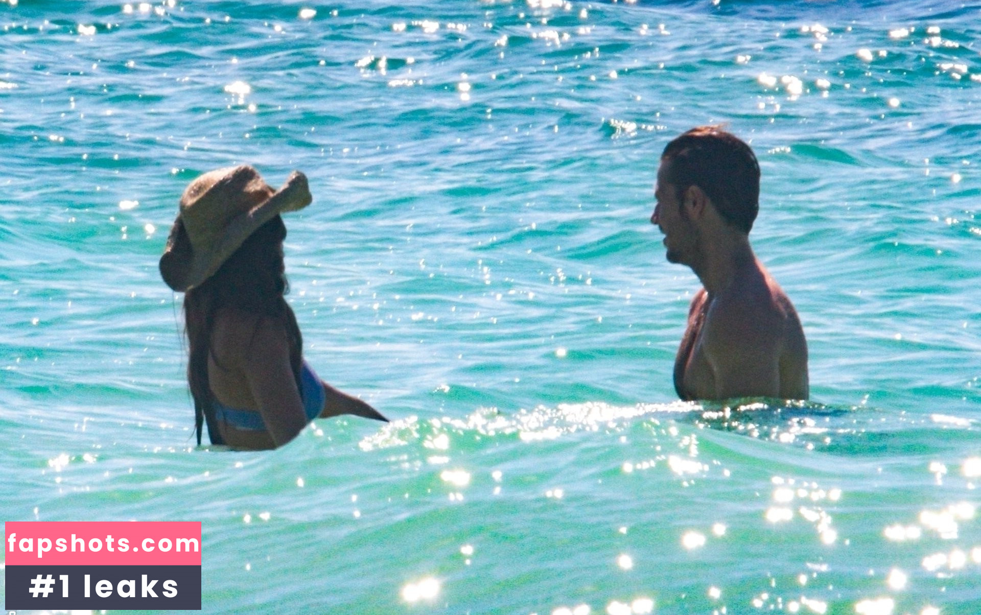 Eiza González gallery photo #1382