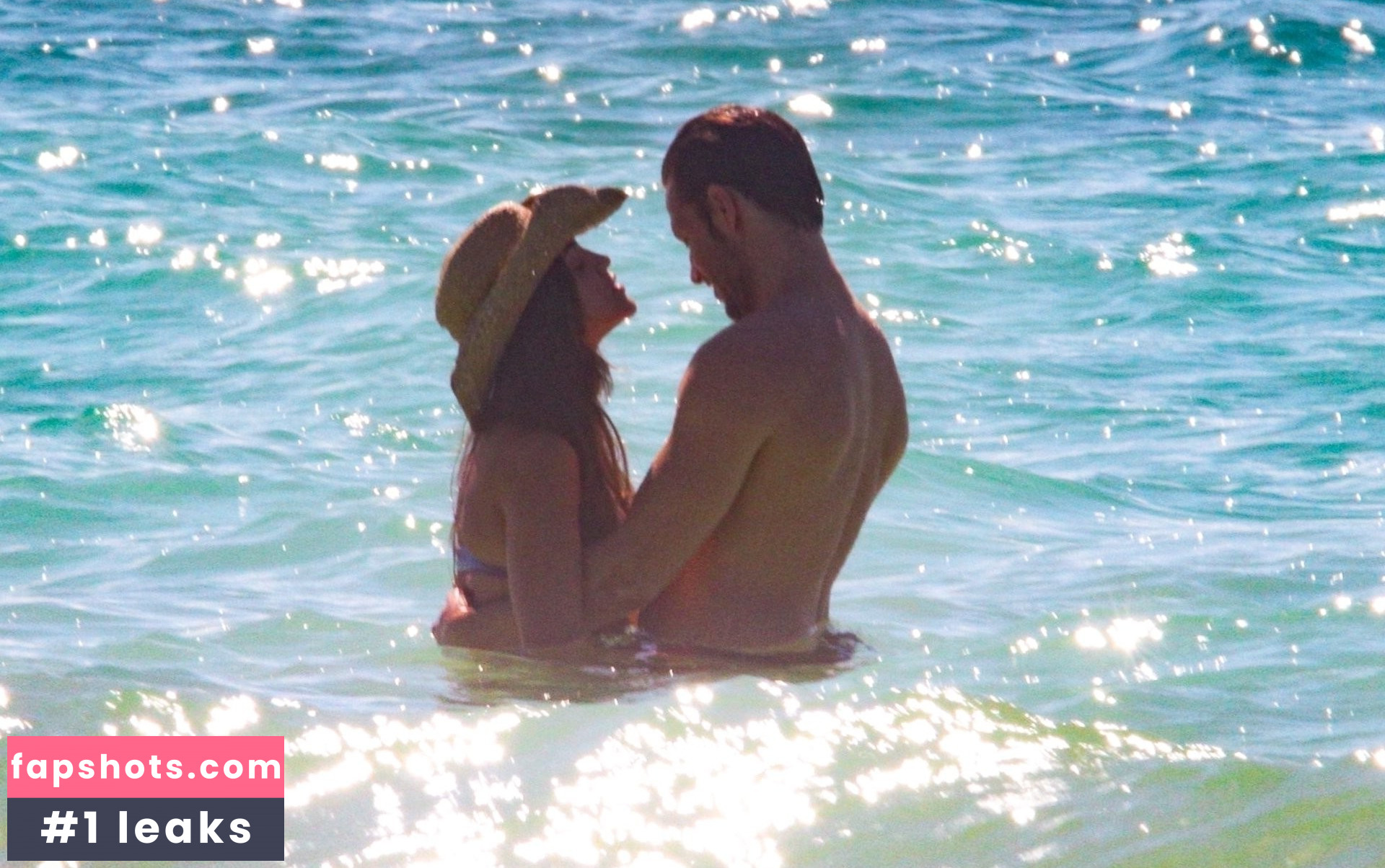 Eiza González gallery photo #1387