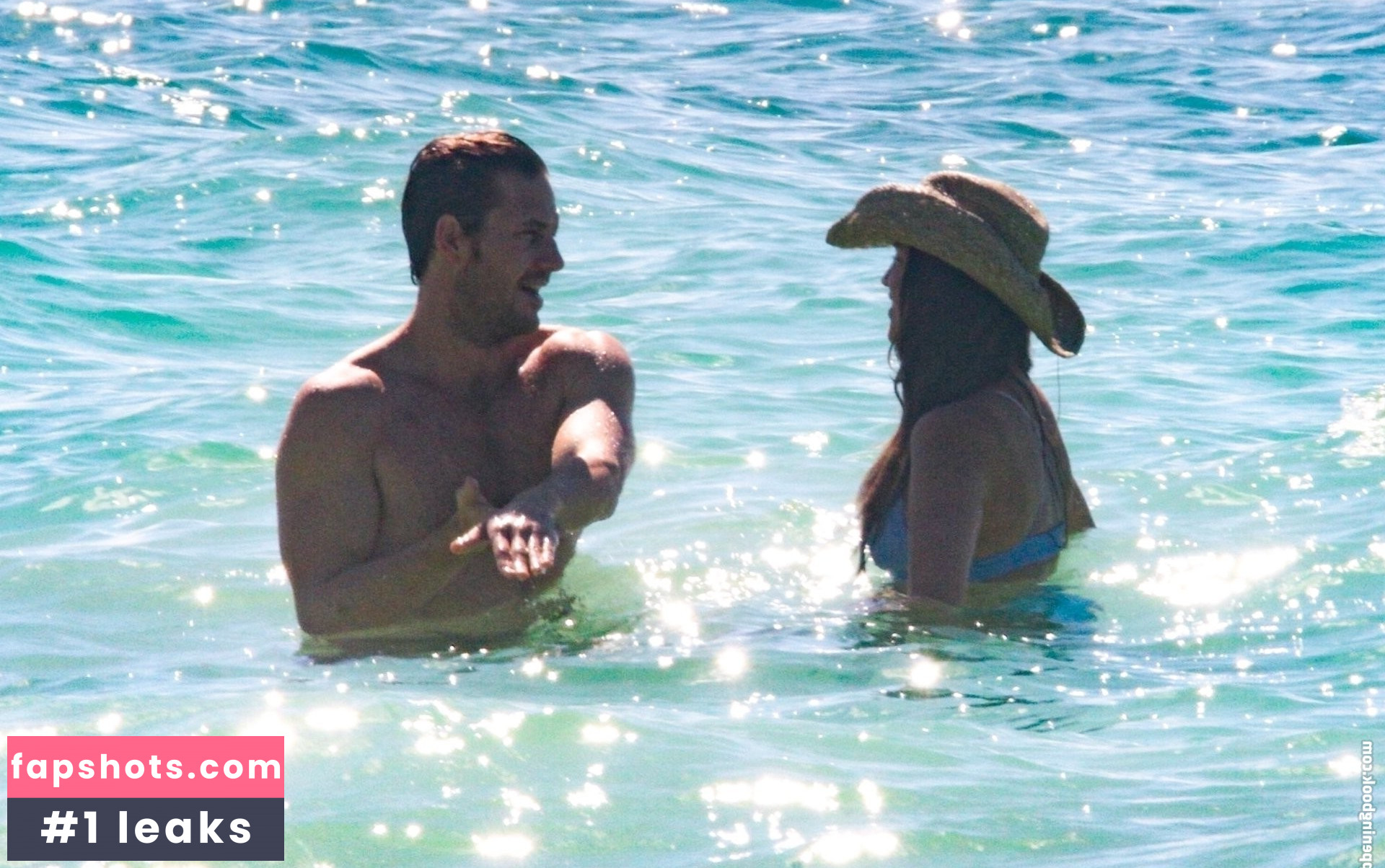 Eiza González gallery photo #1393