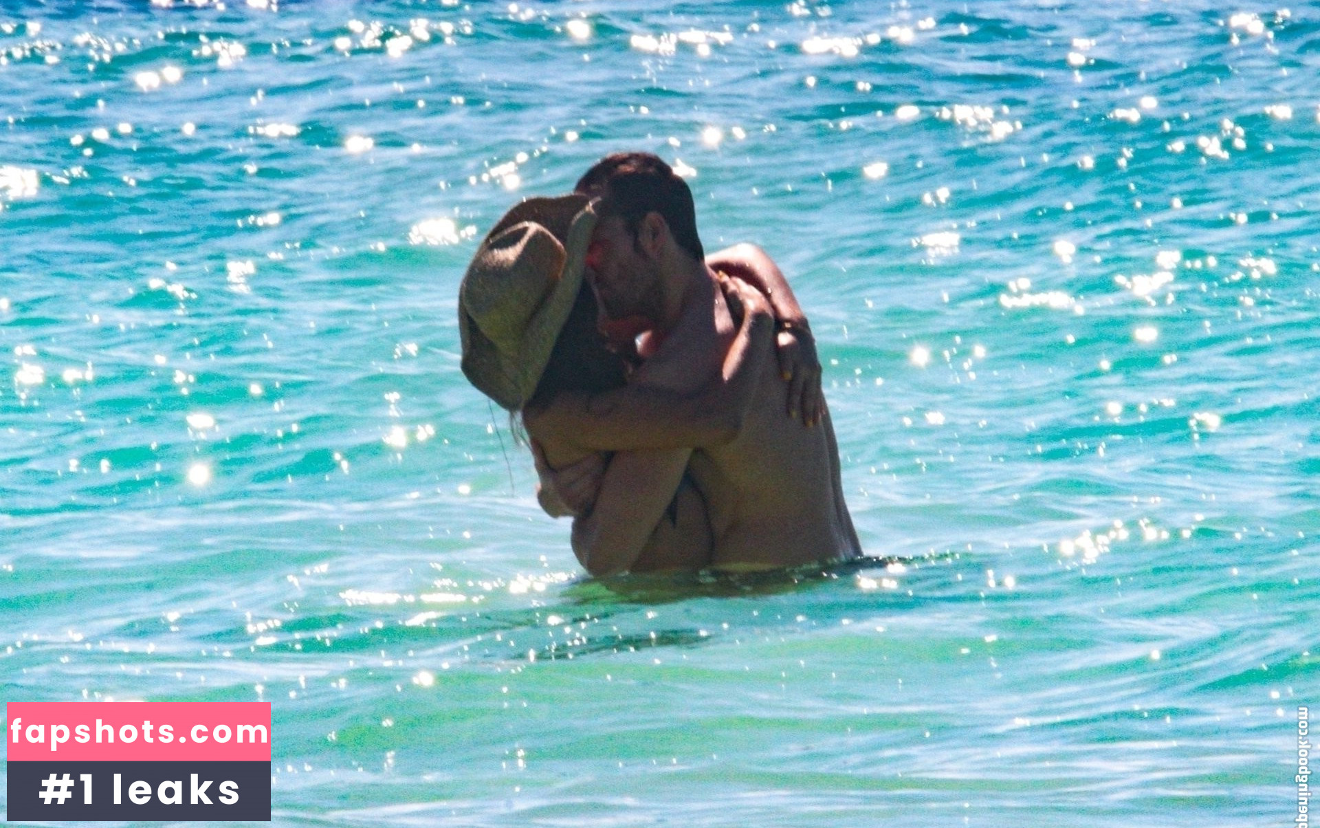 Eiza González gallery photo #1394