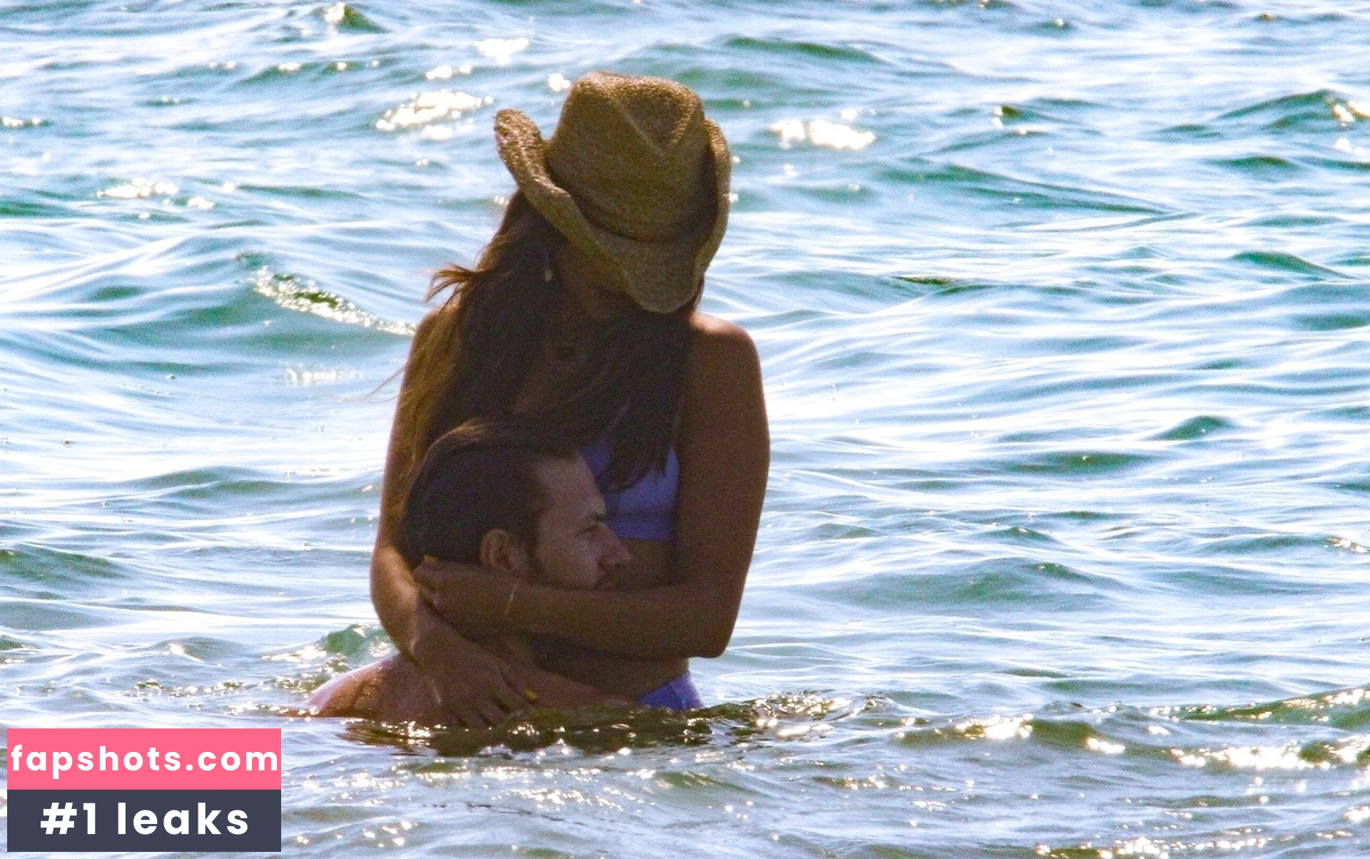 Eiza González gallery photo #1396