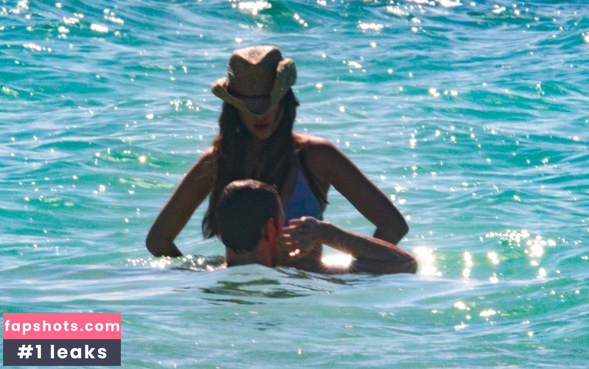 Eiza González gallery photo #1397