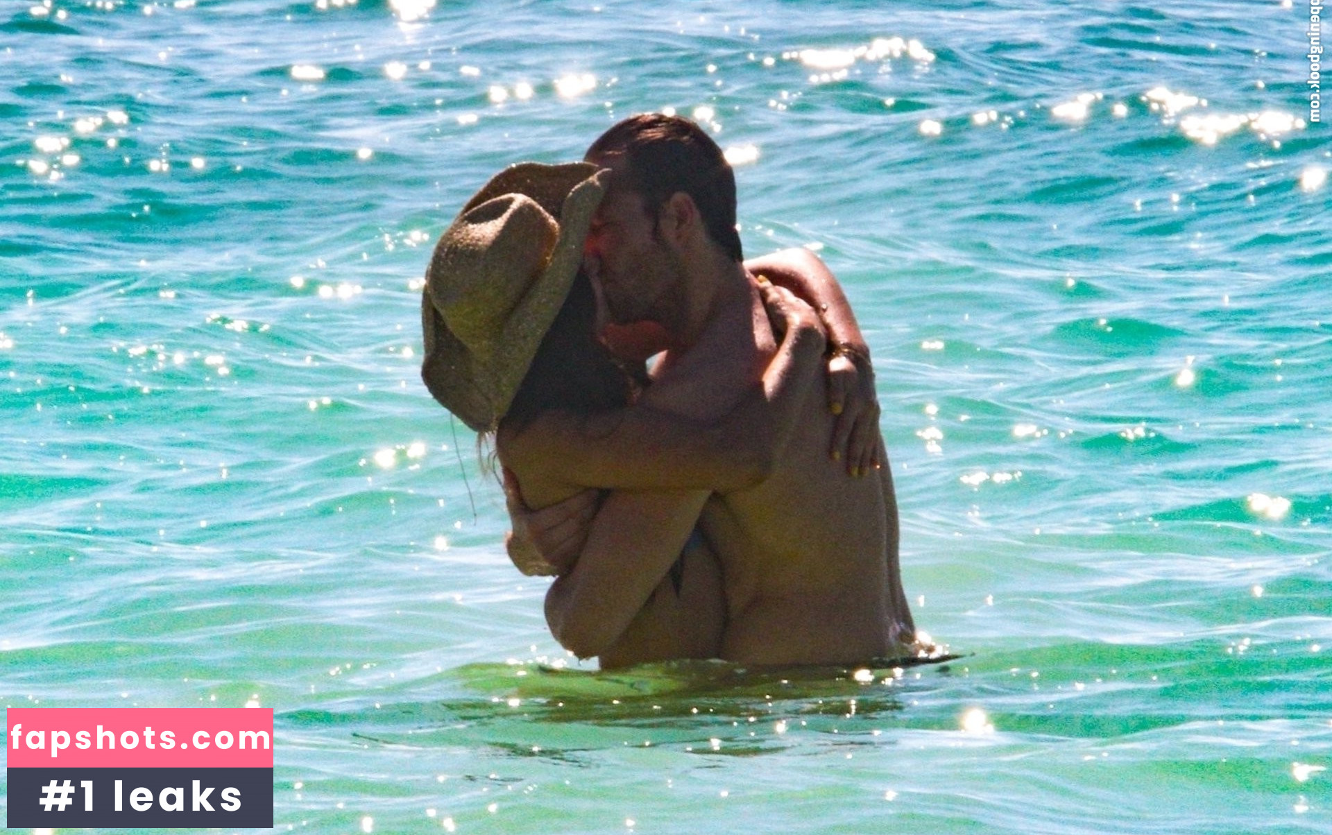 Eiza González gallery photo #1398