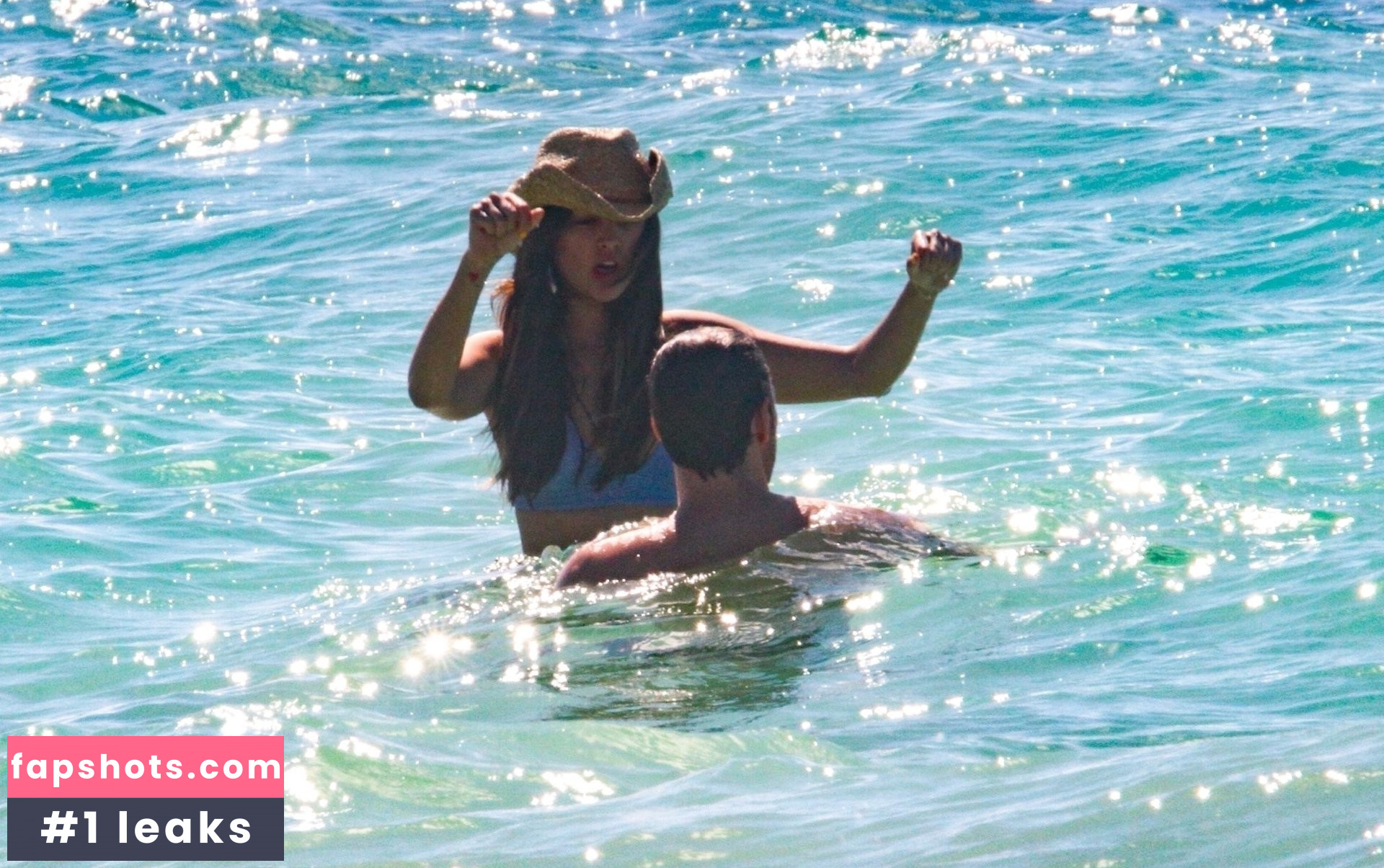 Eiza González gallery photo #1399