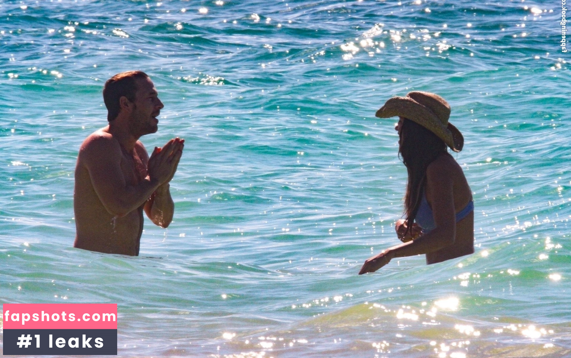 Eiza González gallery photo #1401