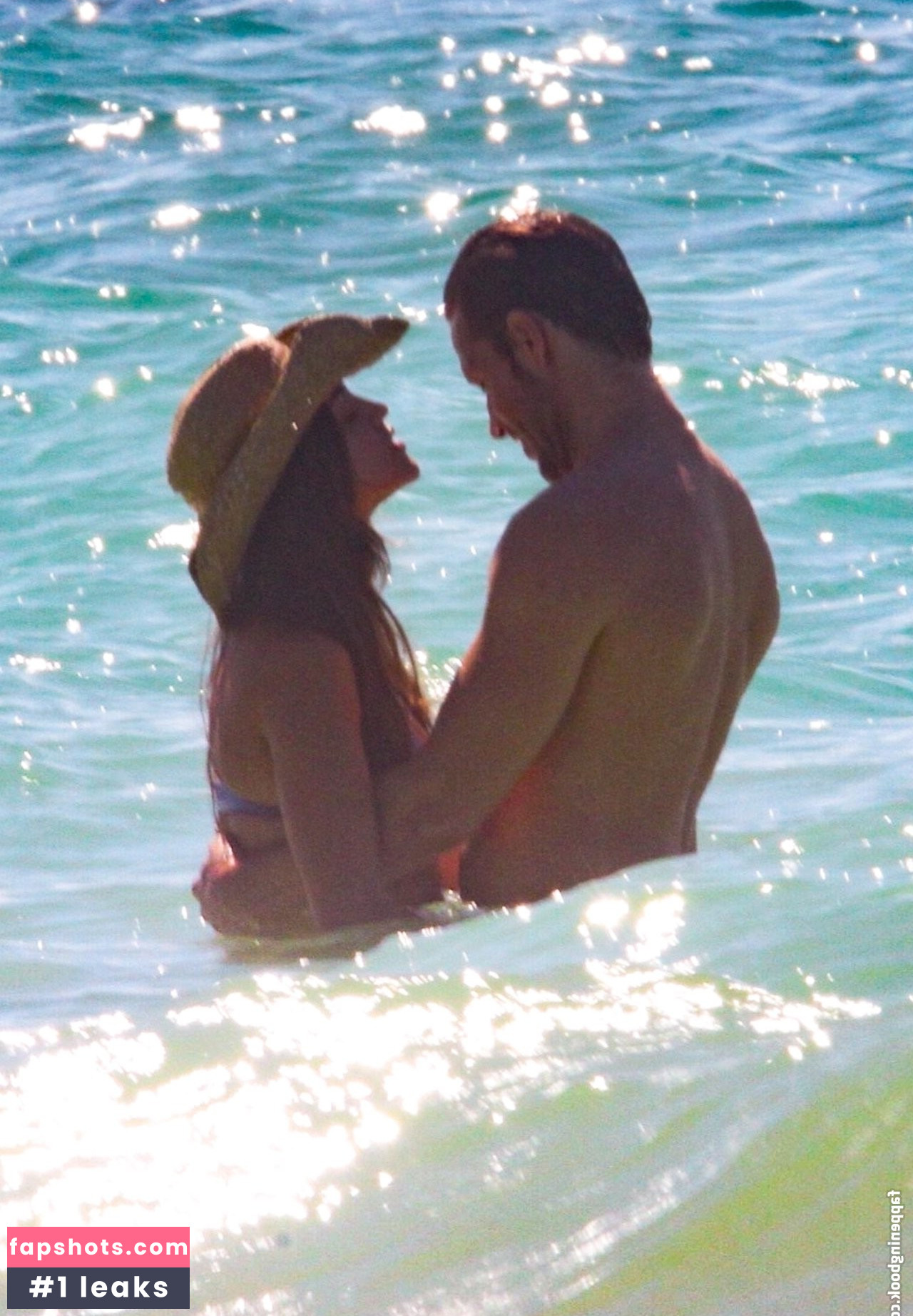 Eiza González gallery photo #1407