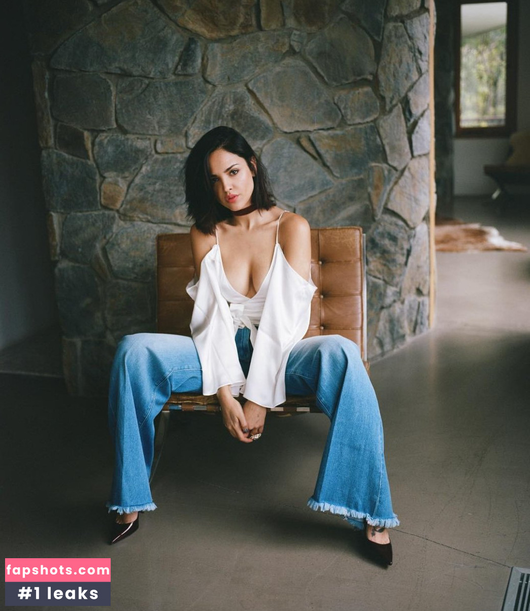 Eiza González gallery photo #1489