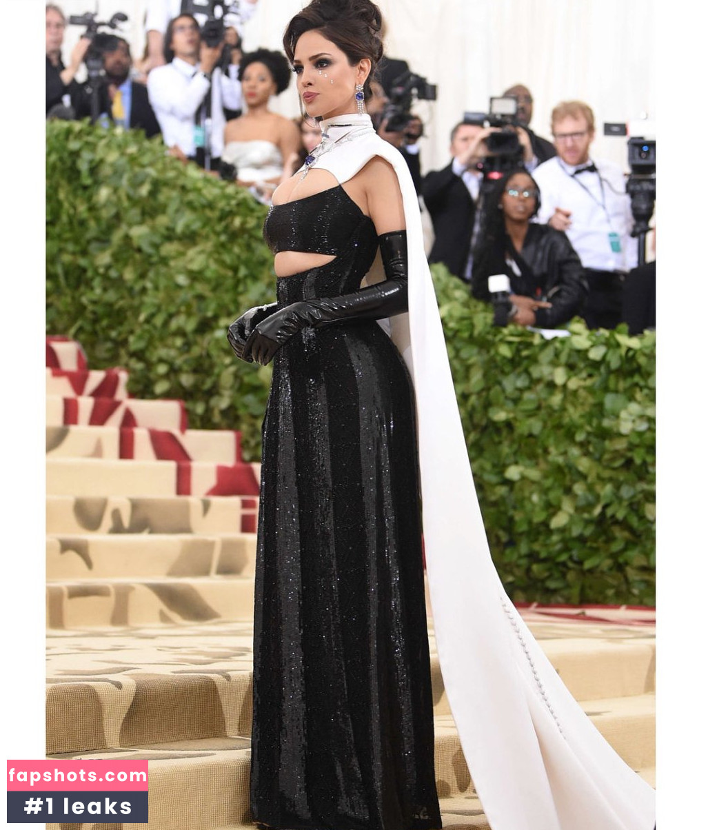 Eiza González gallery photo #1509