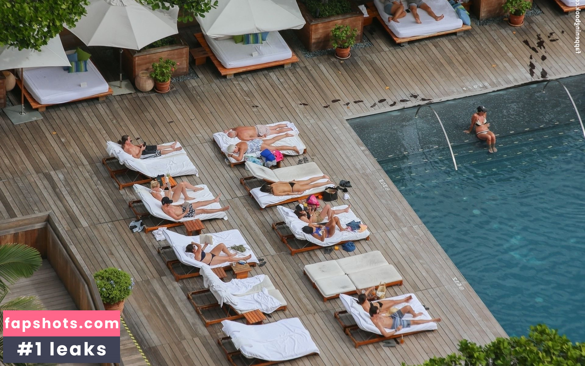 Eiza González gallery photo #1577