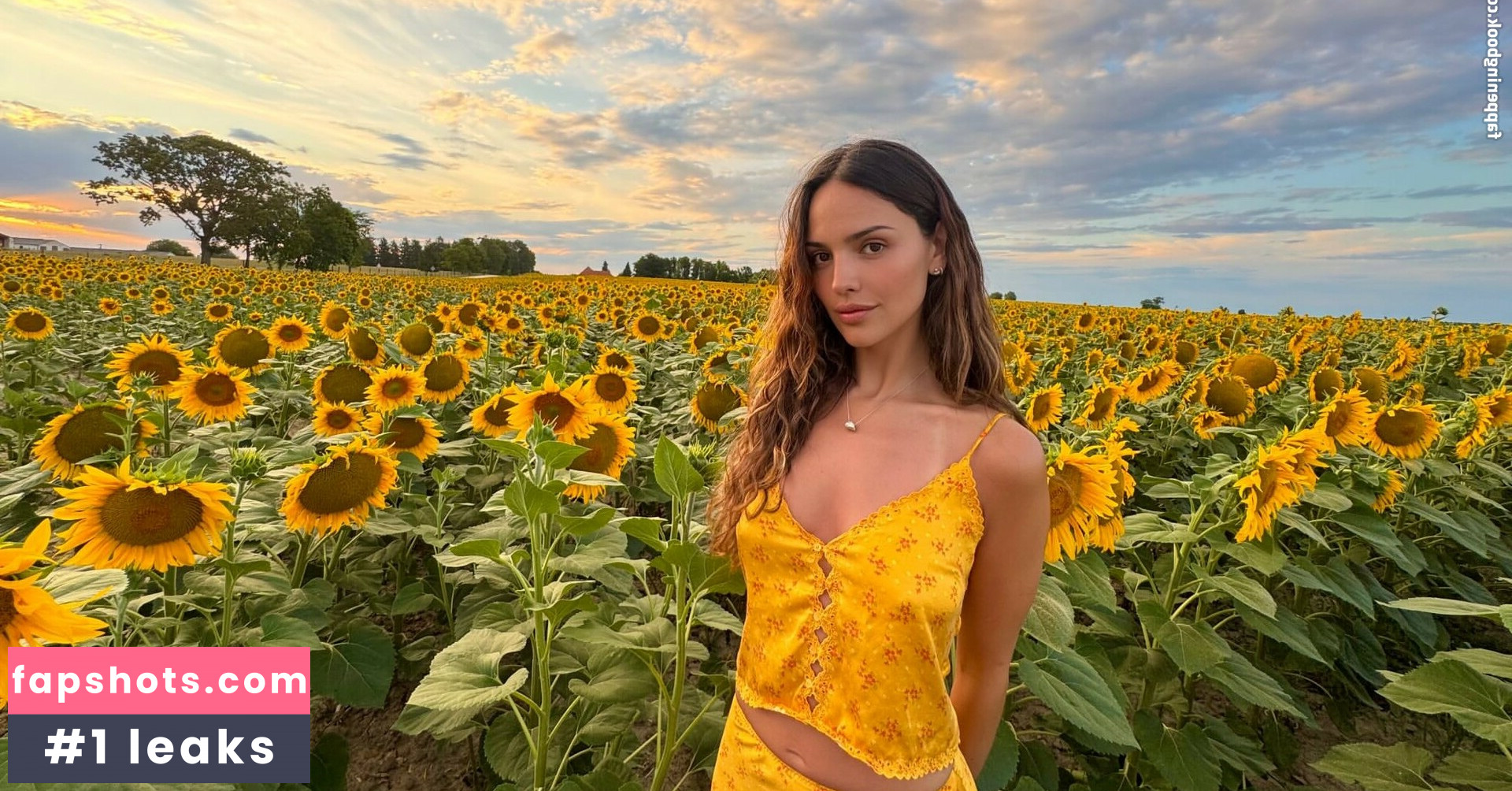 Eiza González gallery photo #17