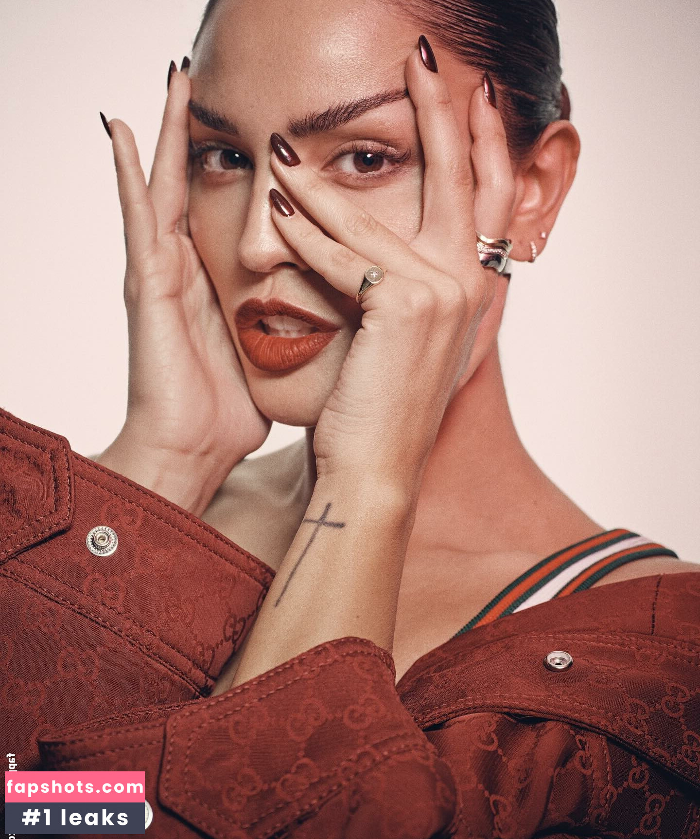 Eiza González gallery photo #32