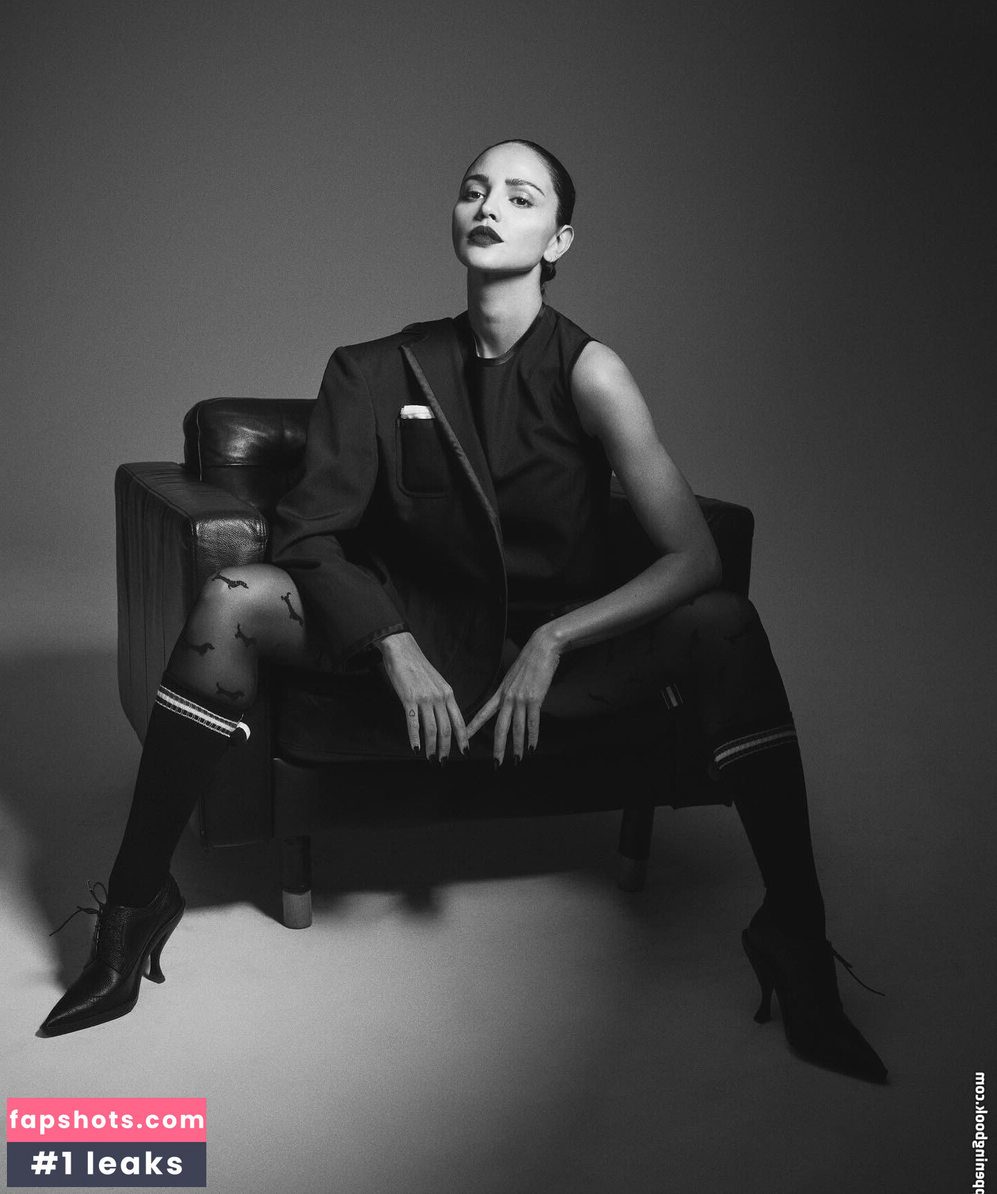 Eiza González gallery photo #35