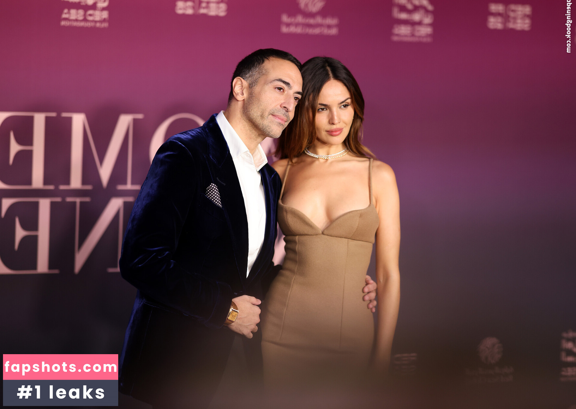 Eiza González gallery photo #38