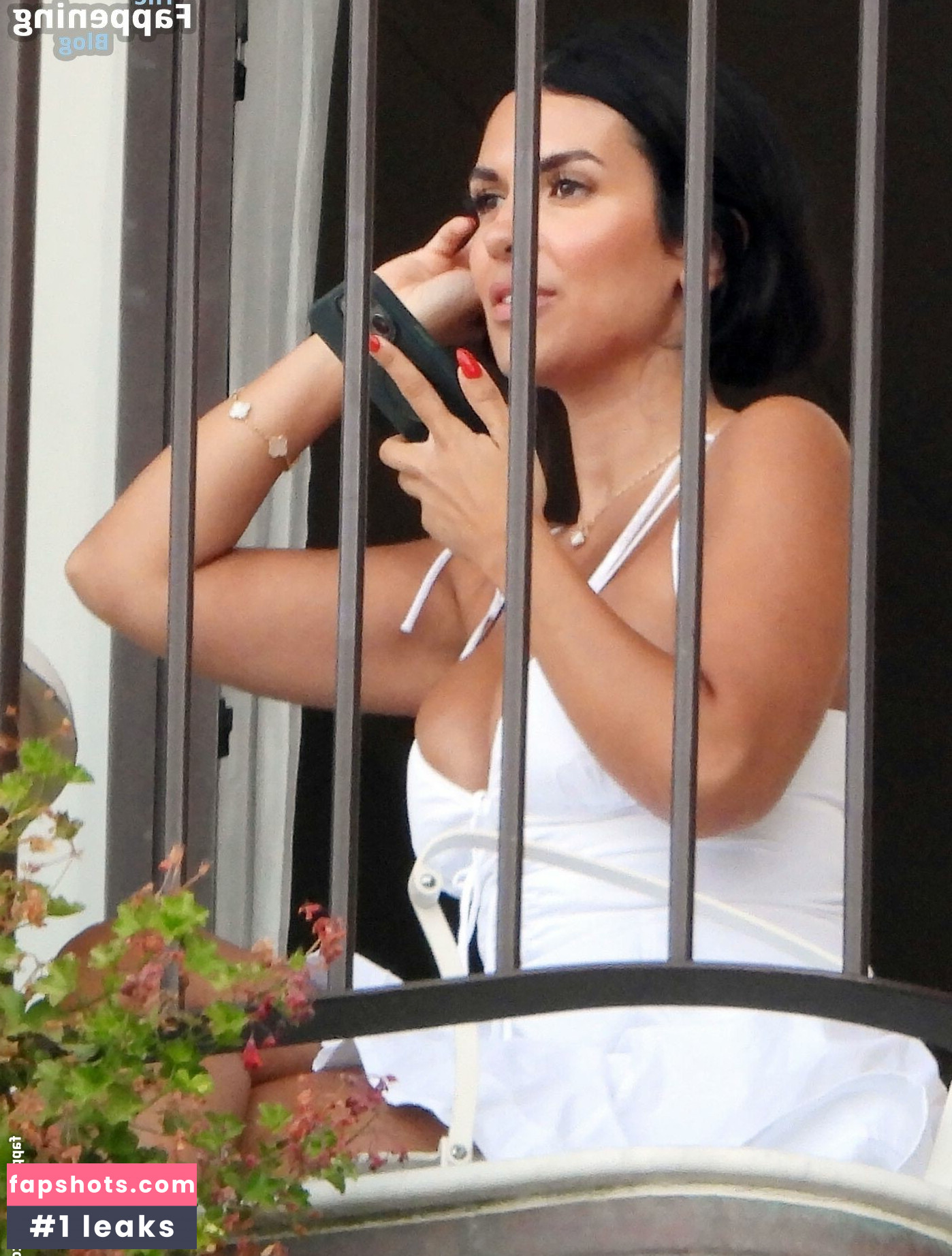 Ekin-Su Culculoglu gallery photo #22