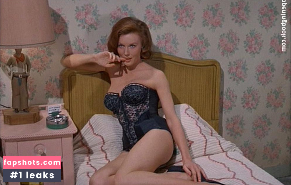 Elaine Devry gallery photo #10