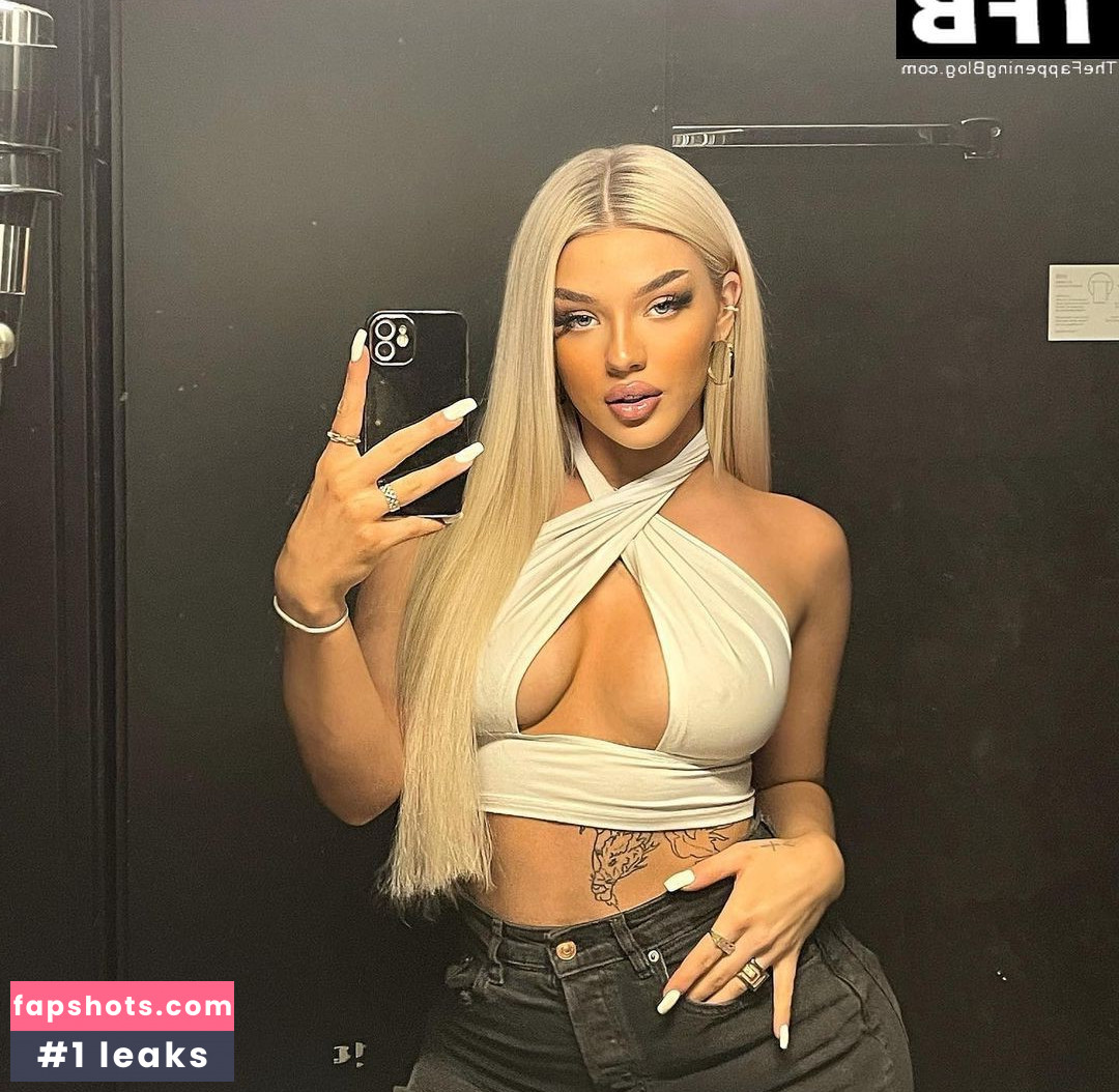 Elaine Victoria gallery photo #6