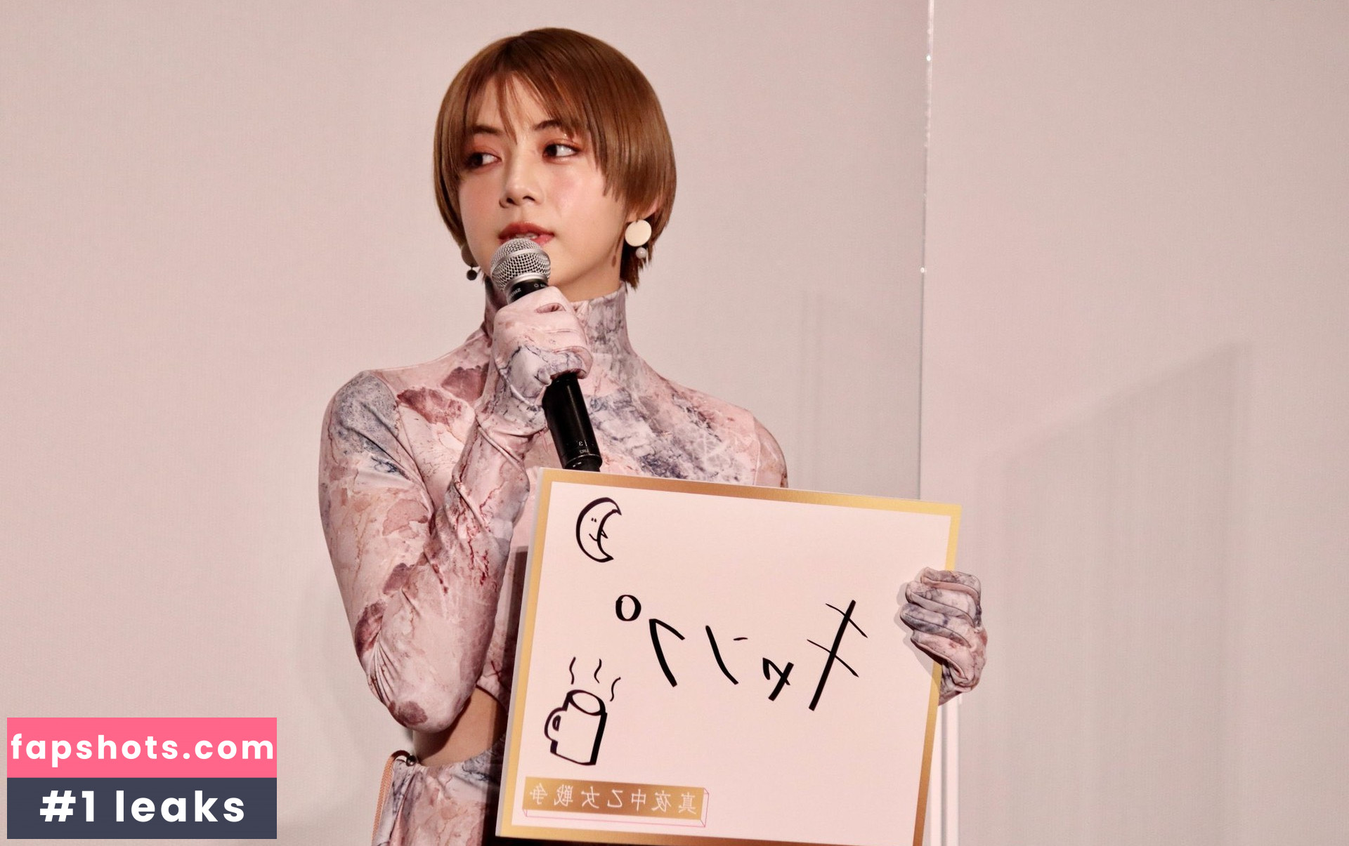 Elaiza Ikeda gallery photo #25