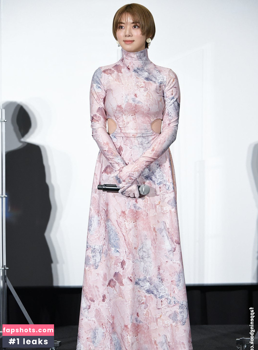 Elaiza Ikeda gallery photo #33