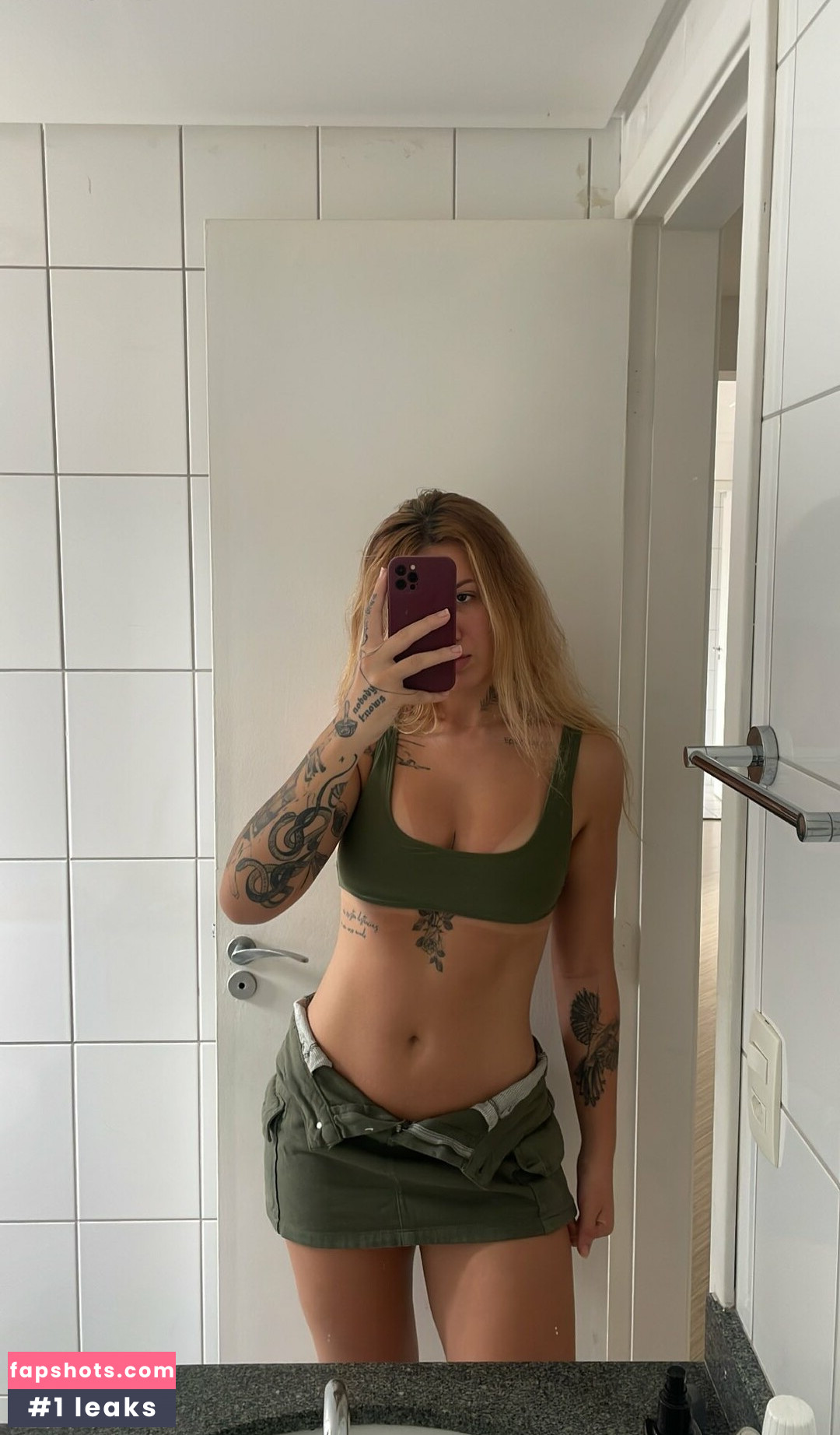 Elana Dara gallery photo #11