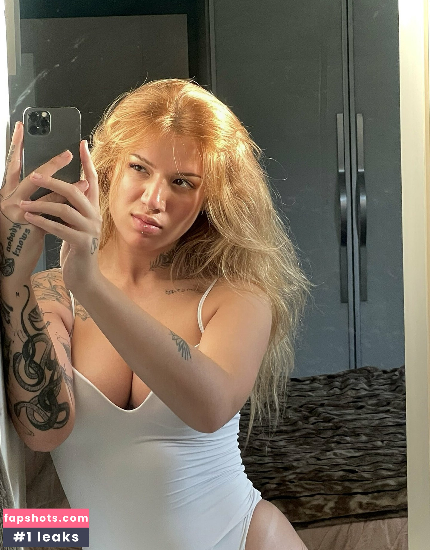 Elana Dara gallery photo #5